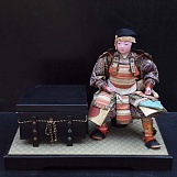 Японская кукла "Самурай с сундуком"